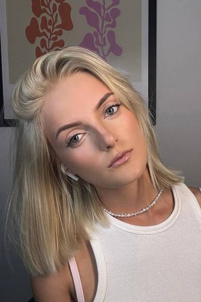 Graceful Allure: Victoriia, 25 y.o. from Krakow, Poland — VeronikaLove