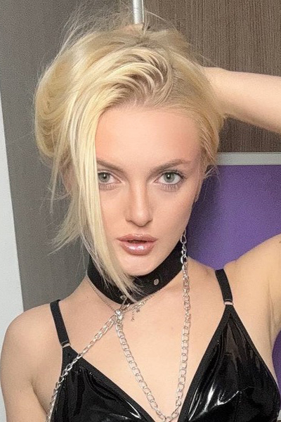 Graceful Allure: Victoriia, 25 y.o. from Krakow, Poland — VeronikaLove