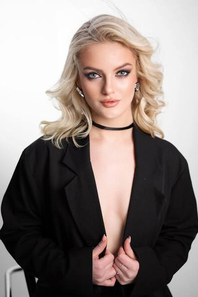 Graceful Allure: Victoriia, 25 y.o. from Krakow, Poland — VeronikaLove