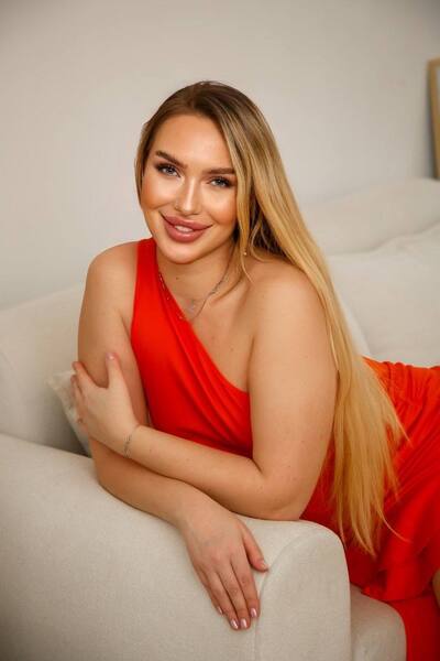 Captivating Anna, 34 y.o. from K'alak'i T'bilisi, Georgia with Blonde hair — VeronikaLove