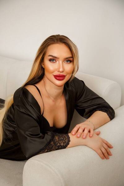 Captivating Anna, 34 y.o. from K'alak'i T'bilisi, Georgia with Blonde hair — VeronikaLove