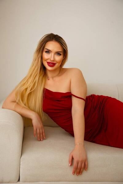 Captivating Anna, 34 y.o. from K'alak'i T'bilisi, Georgia with Blonde hair — VeronikaLove