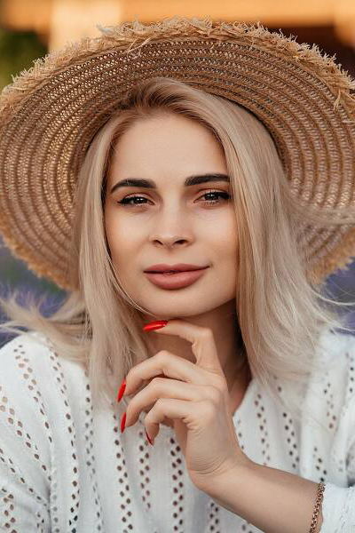 Ethereal Charm: Viktoria, 28 y.o. from Kyiv, Ukraine — VeronikaLove