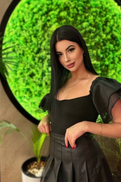 Captivating Elegance: Valeriya, 27 y.o. from Kyiv, Ukraine — VeronikaLove