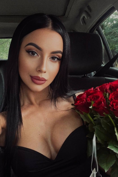 Captivating Elegance: Valeriya, 27 y.o. from Kyiv, Ukraine — VeronikaLove