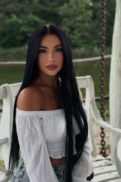 Captivating Elegance: Valeriya, 27 y.o. from Kyiv, Ukraine — VeronikaLove