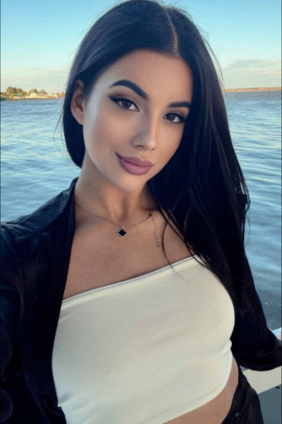 Captivating Elegance: Valeriya, 27 y.o. from Kyiv, Ukraine — VeronikaLove