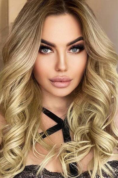 Enchanting Gaze: Yuliia, 37 y.o. from Paris, France — VeronikaLove