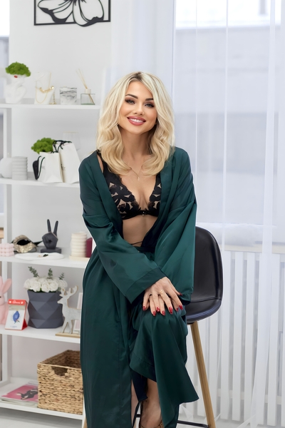 Enigmatic Allure: Karina, 38 y.o. from Kyiv, Ukraine — VeronikaLove