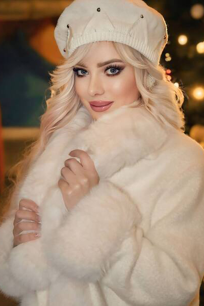 Whimsical Ludmila, 43 y.o. from Warszawa, Poland with Blonde hair — VeronikaLove