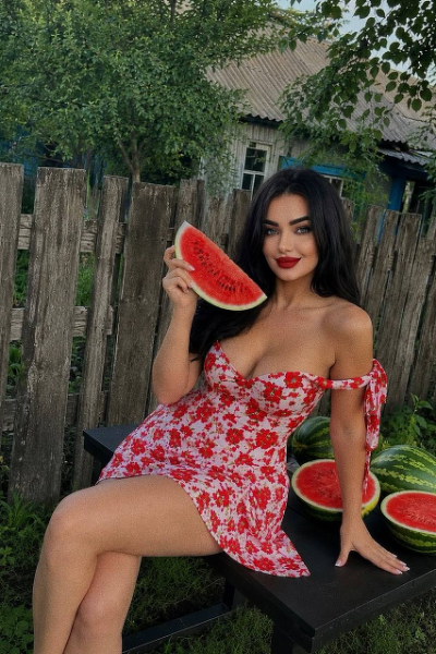 Captivating Gaze: Veronika, 24 y.o. from Dnipro, Ukraine — VeronikaLove