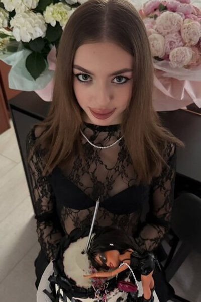 Timeless Elegance: Alina, 21 y.o. from Bydgoszcz, Poland — VeronikaLove