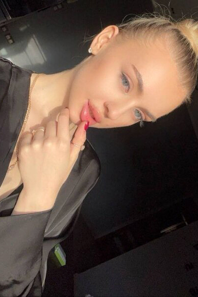 Timeless Elegance: Alina, 21 y.o. from Bydgoszcz, Poland — VeronikaLove