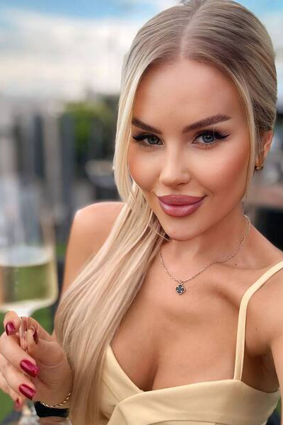 Whimsical Wonder: Victoriia, 34 y.o. from Warszawa, Poland — VeronikaLove