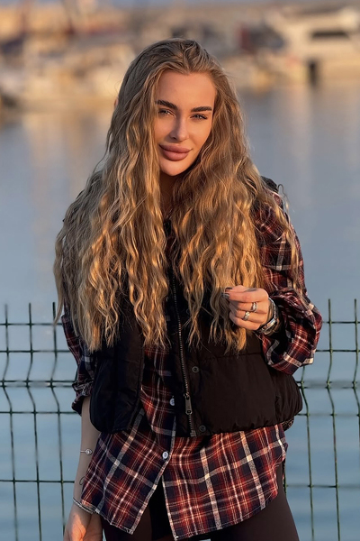 Enchanting Viktoria, 27 y.o. from Dnipro, Ukraine with Blonde hair — VeronikaLove