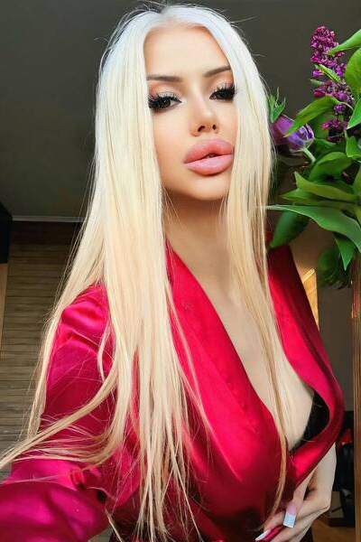 Ethereal Victoria, 27 y.o. from Kyiv, Ukraine with Blonde hair — VeronikaLove