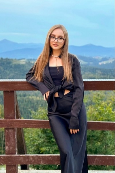 Timeless Elegance: Victoriia, 22 y.o. from Poltava, Ukraine — VeronikaLove