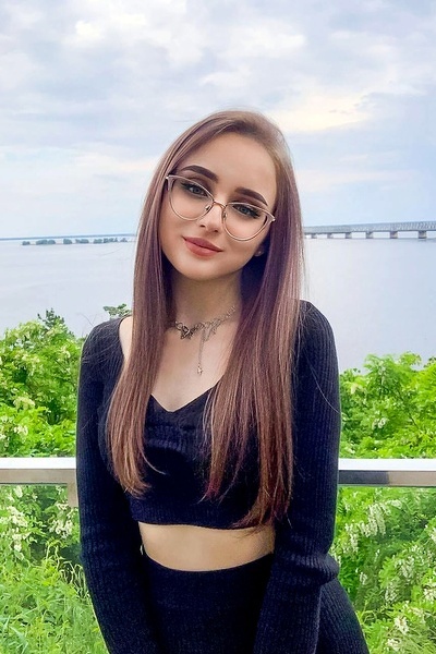 Timeless Elegance: Victoriia, 22 y.o. from Poltava, Ukraine — VeronikaLove