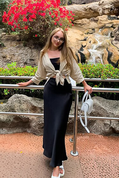 Timeless Elegance: Victoriia, 22 y.o. from Cherkasy, Ukraine — VeronikaLove