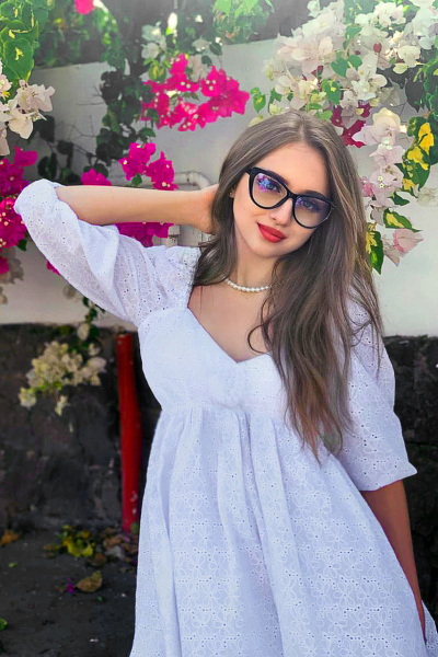 Timeless Elegance: Victoriia, 23 y.o. from Cherkasy, Ukraine — VeronikaLove