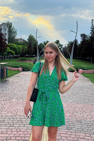 Radiant Oleksandra, 20 y.o. from Nikopol, Ukraine with Brown hair — VeronikaLove