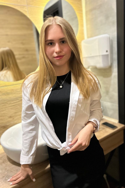 Radiant Oleksandra, 20 y.o. from Nikopol, Ukraine with Brown hair — VeronikaLove