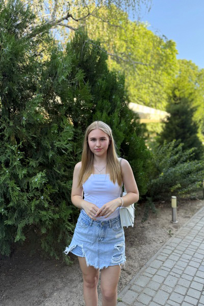 Radiant Oleksandra, 20 y.o. from Nikopol, Ukraine with Brown hair — VeronikaLove