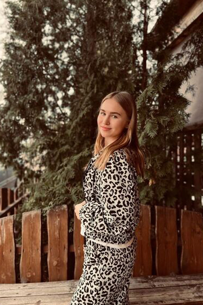 Radiant Oleksandra, 20 y.o. from Nikopol, Ukraine with Brown hair — VeronikaLove