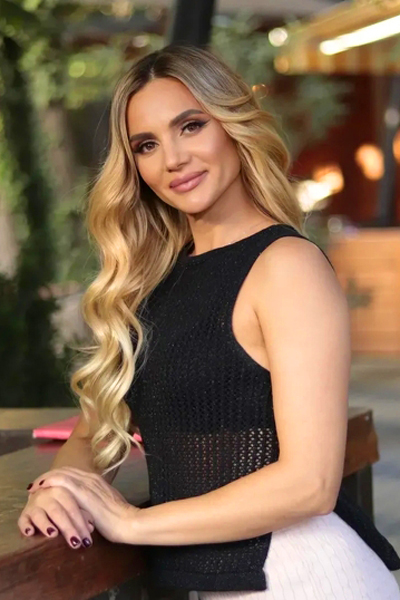 Enigmatic Beauty: Anna, 40 y.o. from Odesa, Ukraine — VeronikaLove