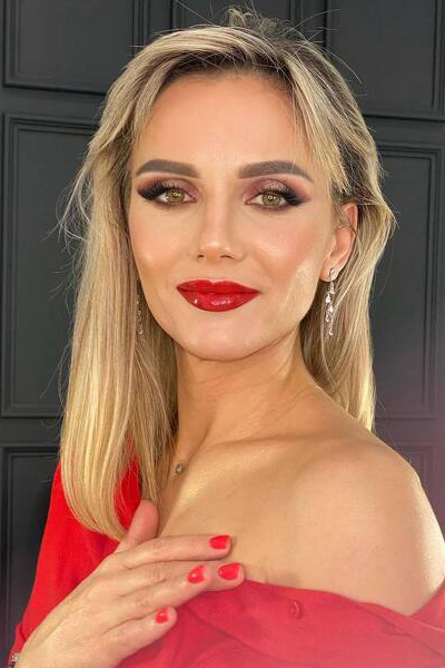 Enigmatic Beauty: Anna, 40 y.o. from Odesa, Ukraine — VeronikaLove