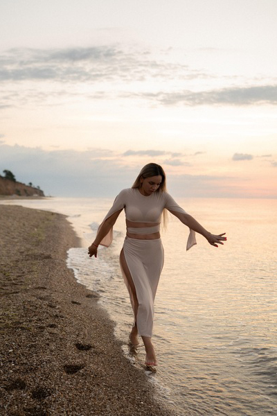 Enigmatic Beauty: Anna, 40 y.o. from Odesa, Ukraine — VeronikaLove