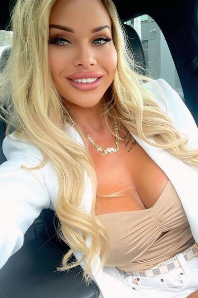 Graceful Charm: Wioletta, 38 y.o. from Warszawa, Poland — VeronikaLove