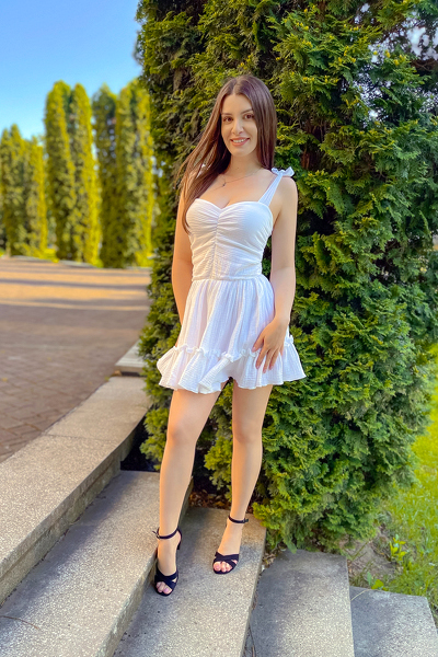 Graceful Radiance: Olga, 27 y.o. from Mykolaiv, Ukraine — VeronikaLove