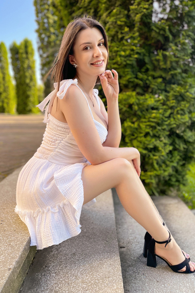 Graceful Radiance: Olga, 27 y.o. from Mykolaiv, Ukraine — VeronikaLove