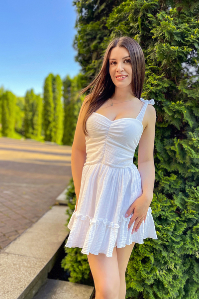 Graceful Radiance: Olga, 27 y.o. from Mykolaiv, Ukraine — VeronikaLove