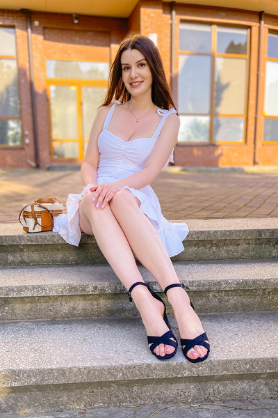 Graceful Radiance: Olga, 27 y.o. from Mykolaiv, Ukraine — VeronikaLove