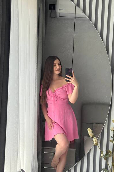 Graceful Radiance: Olga, 28 y.o. from Mykolaiv, Ukraine — VeronikaLove