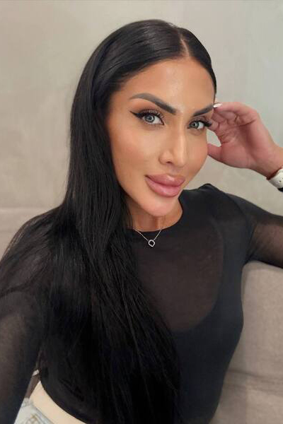Vibrant Anna, 38 y.o. from Vienna, Austria with Black hair — VeronikaLove