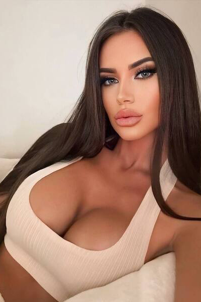 Graceful Lieila, 30 y.o. from Arizona, United States with Brown hair — VeronikaLove