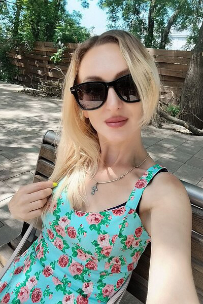 Glamorous Presence: Oksana, 39 y.o. from Odesa, Ukraine — VeronikaLove