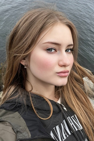Graceful Charm: Olga, 18 y.o. from Kyiv, Ukraine — VeronikaLove
