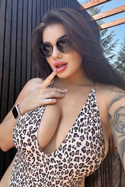 Charming Polina, 22 y.o. from Kyiv, Ukraine with Brown hair — VeronikaLove