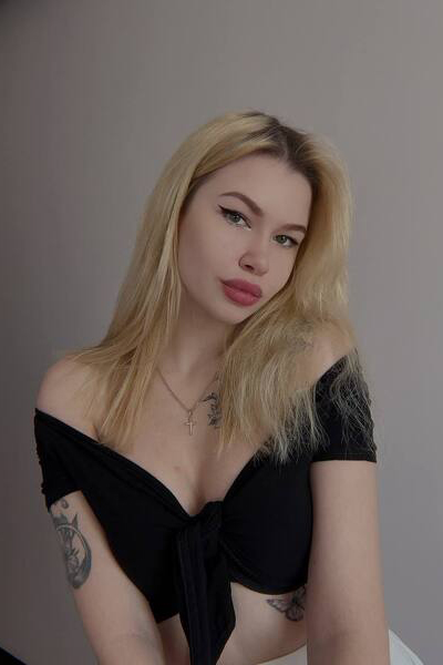 Whimsical Victoria, 26 y.o. from Zaporizhzhia, Ukraine with Blonde hair — VeronikaLove