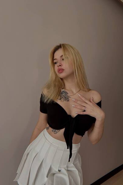 Whimsical Victoria, 26 y.o. from Zaporizhzhia, Ukraine with Blonde hair — VeronikaLove