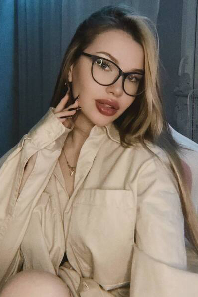 Whimsical Victoria, 26 y.o. from Zaporizhzhia, Ukraine with Blonde hair — VeronikaLove