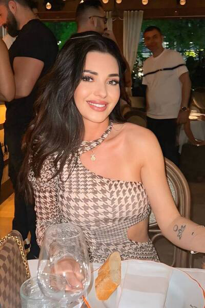 Charming Radiance: Zhanna, 40 y.o. from Texas, United States — VeronikaLove