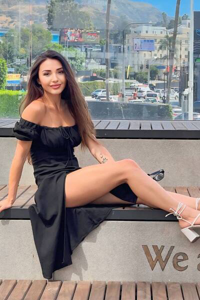 Charming Radiance: Zhanna, 40 y.o. from Texas, United States — VeronikaLove