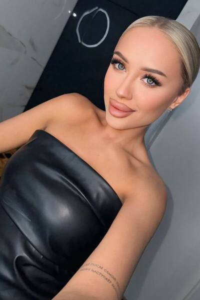 Captivating Elegance: Olga, 23 y.o. from Wroclaw, Poland — VeronikaLove