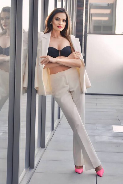 Radiant Beauty: Natalia, 38 y.o. from Ontario, Canada — VeronikaLove