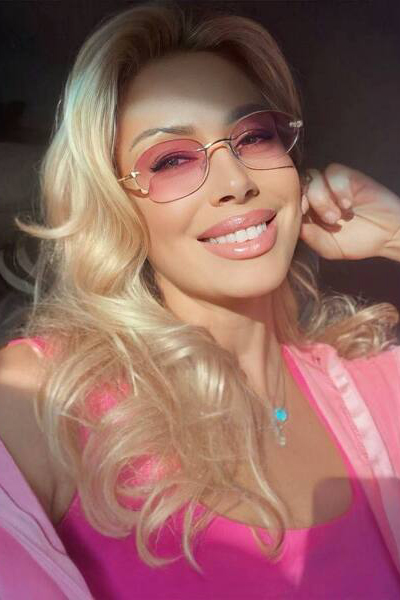 Magnetic Allure: Anastasia, 40 y.o. from Ternopil, Ukraine — VeronikaLove